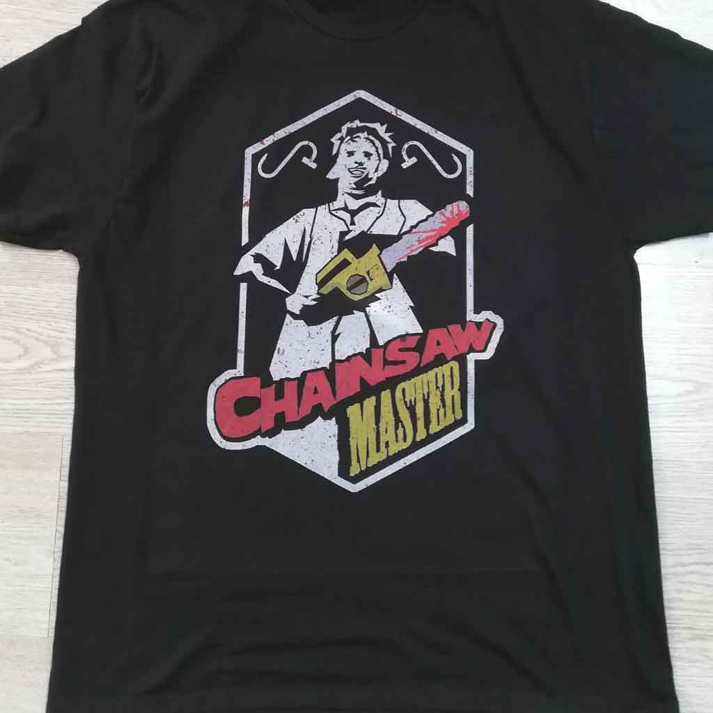 Camiseta Chainsaw Master | Película La matanza de Texas | Hombre - Vista Frontal