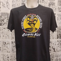 Camiseta Strike First Strike Hard | Serie Cobra Kai | Mujer - Hombre Frontal