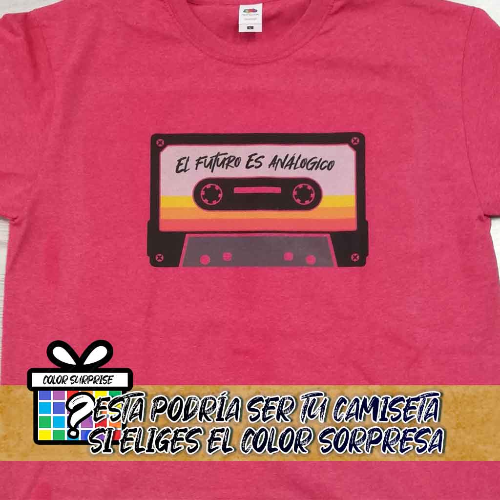 camiseta con el lema El futuro es analógico