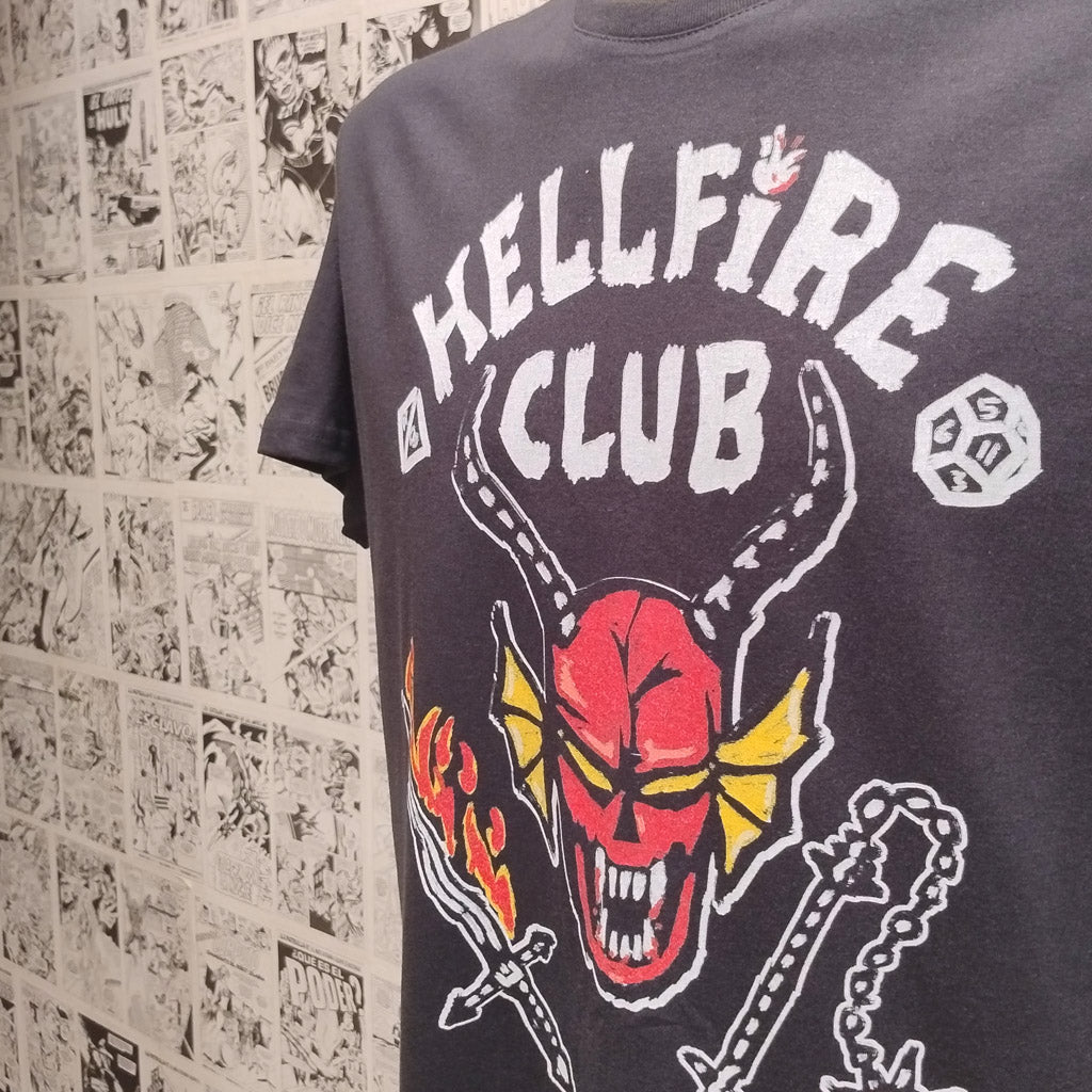Camiseta Hellfire Club | Serie Stranger Things | Mujer | Kool Things -  Detalle