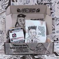 CLUTCH Duelo en los Banquillos - Componentes del juego: cartas, cubos de madera y fundas Ultra Pro
