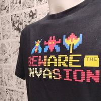 Camiseta Beware Invasion | Videojuego Galaga | Hombre